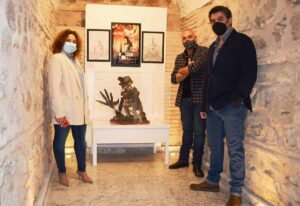 Cristina Cebas, con los autores del cómic