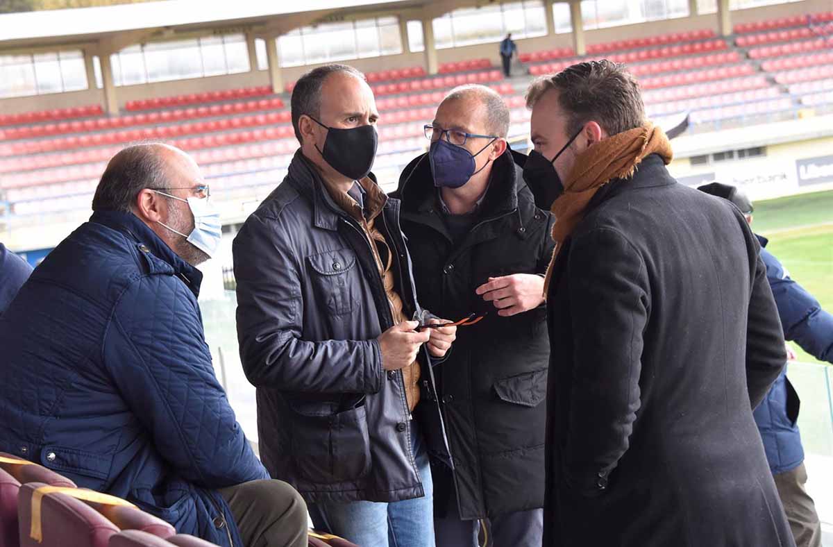 Martínez Guijarro (izquierda) asistió al partido entre la UB Conquense y la UD Almansa