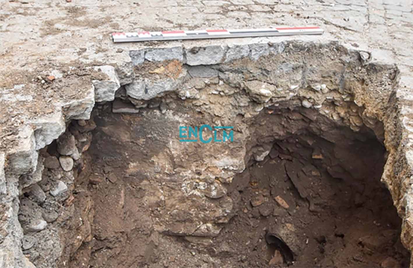 En la imagen, el muro descubierto justo al lado de la plaza del Salvador, en el casco histórico de Toledo.