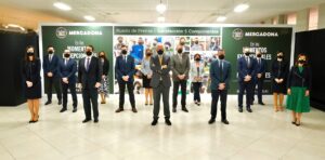 Juan Roig, presidente de Mercadona, y parte de su equipo, durante la presentación de la memoria de Resultados 2020 de Mercadona.