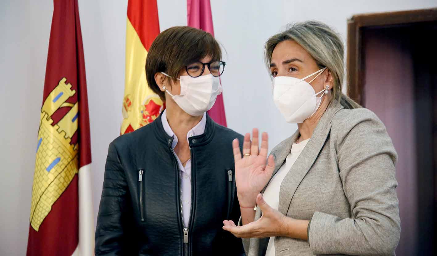 Tolón y la directora general de la Guardia Civil hablan de la próxima ubicación del cuartel de la Guardia Civil en Toledo