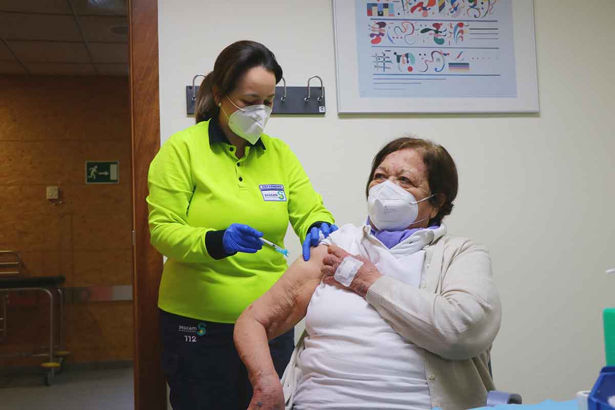 Llegan más vacunas en abril a Castilla-La Mancha