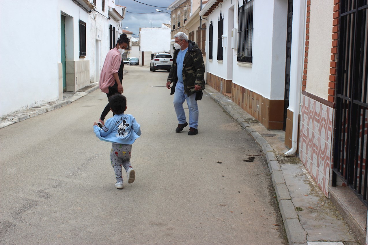Estela, Gustavo e Iker tiene un nuevo hogar en la Torrubia del Campo (Cuenca).
