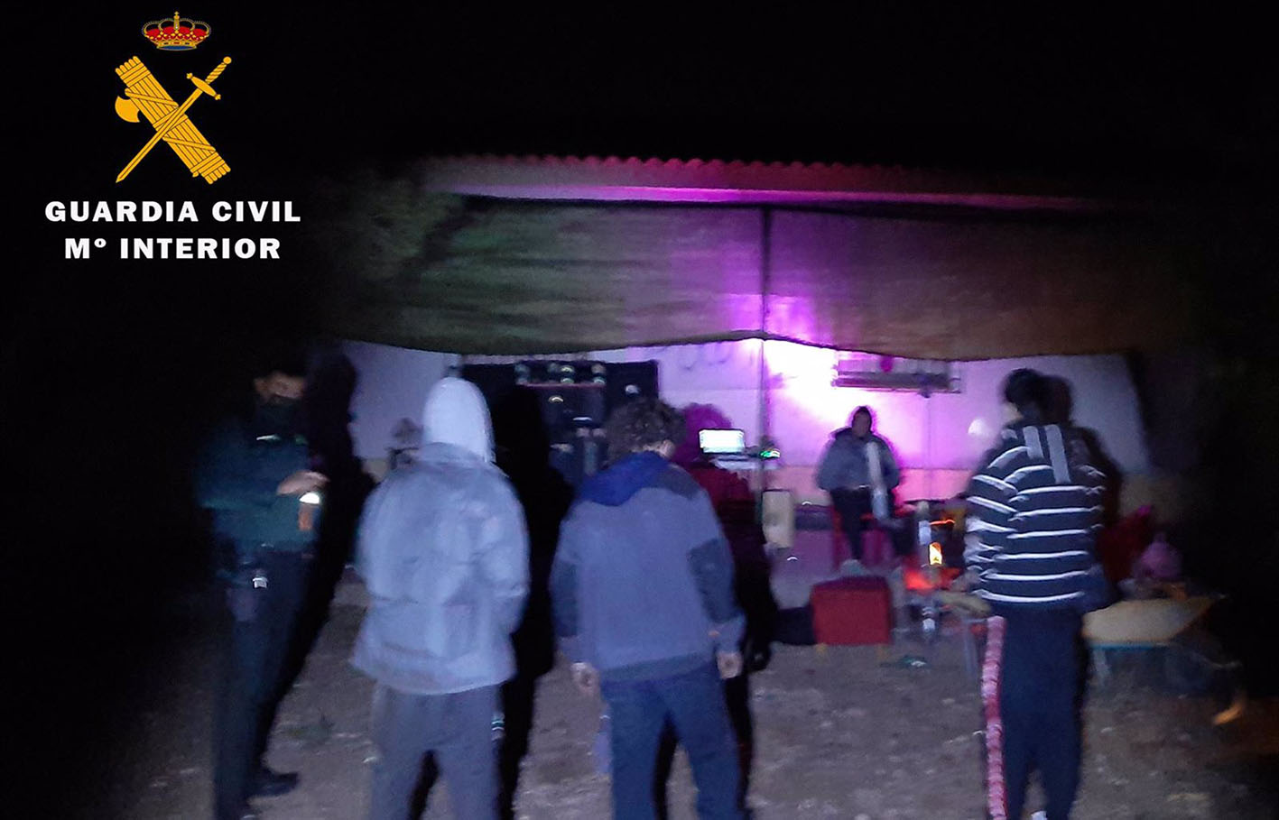 La fiesta se celebraba en una casa de campo y había 10 personas cuando llegó la Guardia Civil.