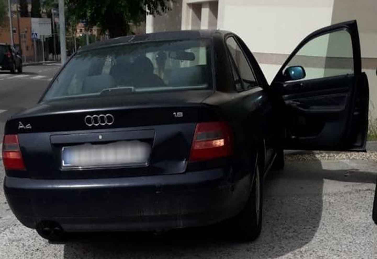Imagen del vehículo mal estacionado en la avenida de Portugal.
