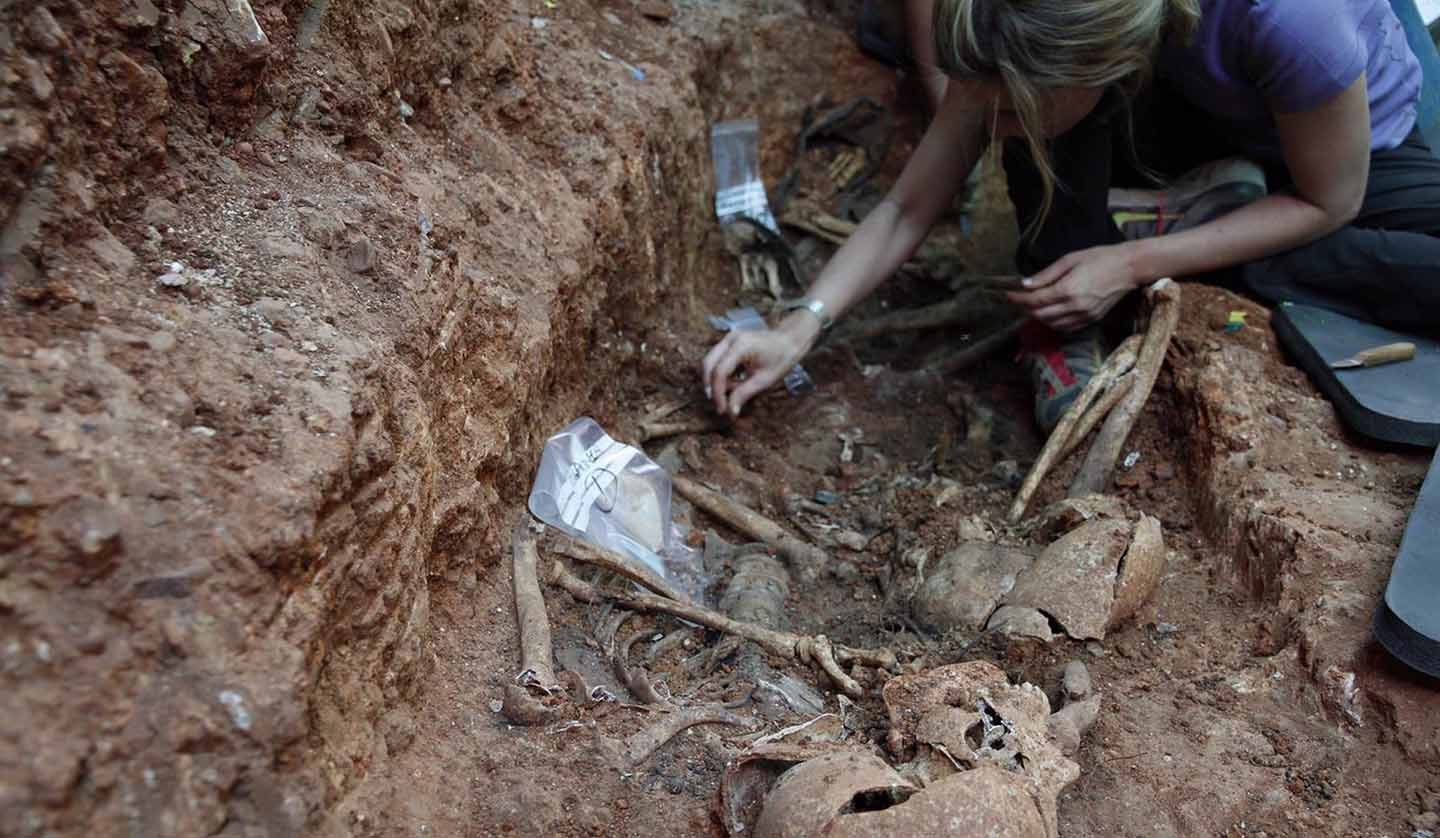 Exhumación en una fosa común en Abenójar
