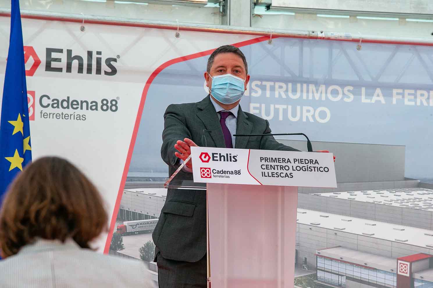 El presidente regional, Emiliano García-Page, durante el acto de colocación de la primera piedra del centro logístico de Ehlis en Illescas.