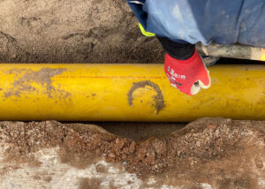 Esta es la tubería de gas rota durante unas obras en Zocodover.