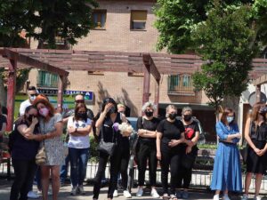 Concentración de repulsa en Alovera por el asesinato de una mujer a manos de su pareja