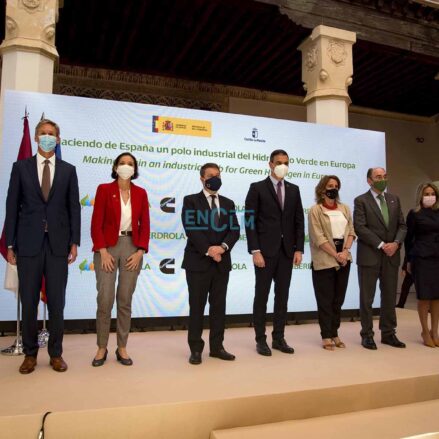 La gigafactoría que se instalará en Guadalajara ha sido presentada hoy en Toledo por el presidente del Gobierno, Pedro Sánchez; y por el presidente de CLM, Emiliano García-Page. Foto: Rebeca Arango.