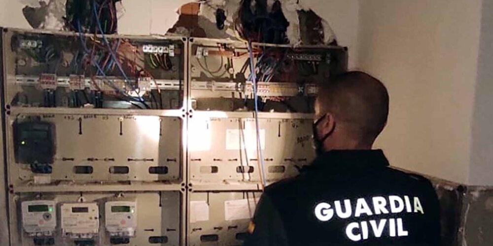 Investigados por engancharse a la luz en Calera y Chozas y en Quero