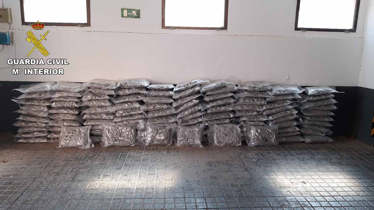 Más de 100 kilos de marihuana incautados en un camión que llevaba caballos