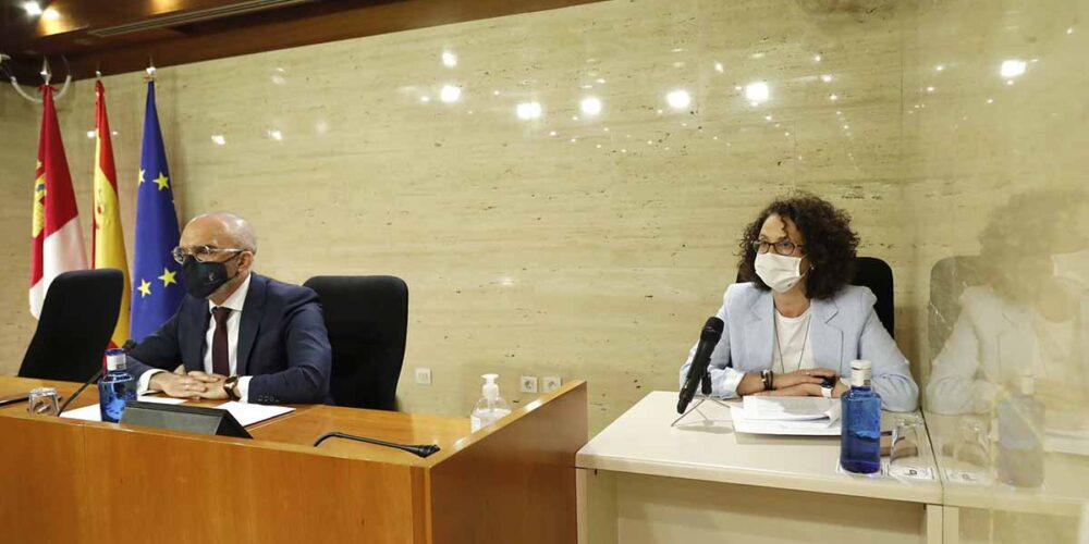Juan Camacho y Begoña Fernández, en la Comisión de las Cortes