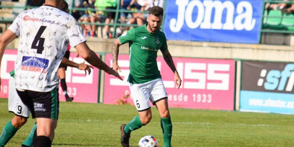 Lance de la primera parte del partido entre el Toledo y el Quintanar del Rey. Foto: CD Toledo