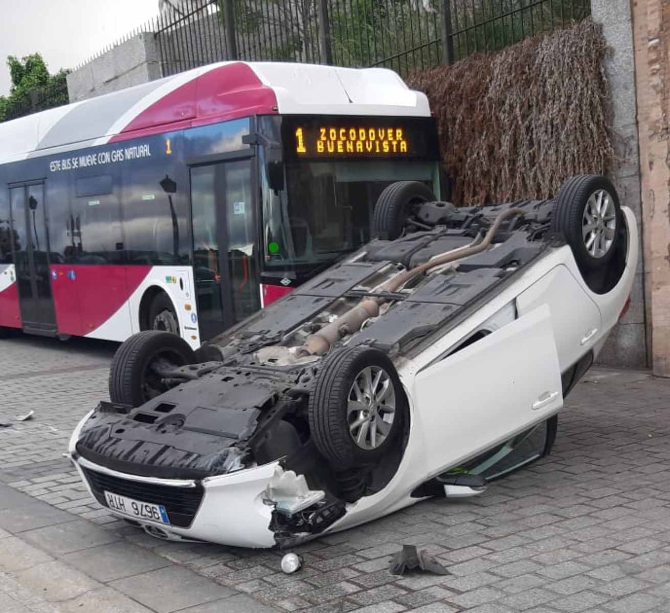 Un coche vuelca en Toledo