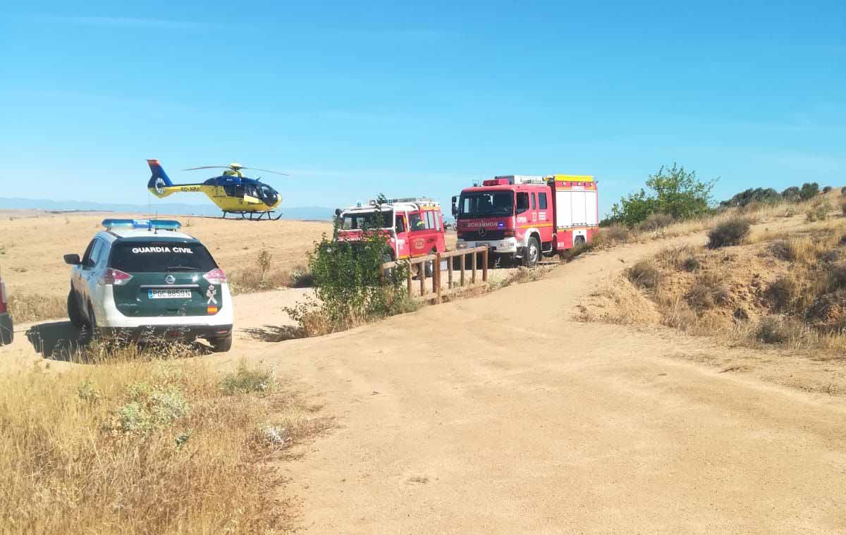 Los servicios de emergencia, trabajando en el fatídico lugar del accidente, en Las Barrancas de Burujón