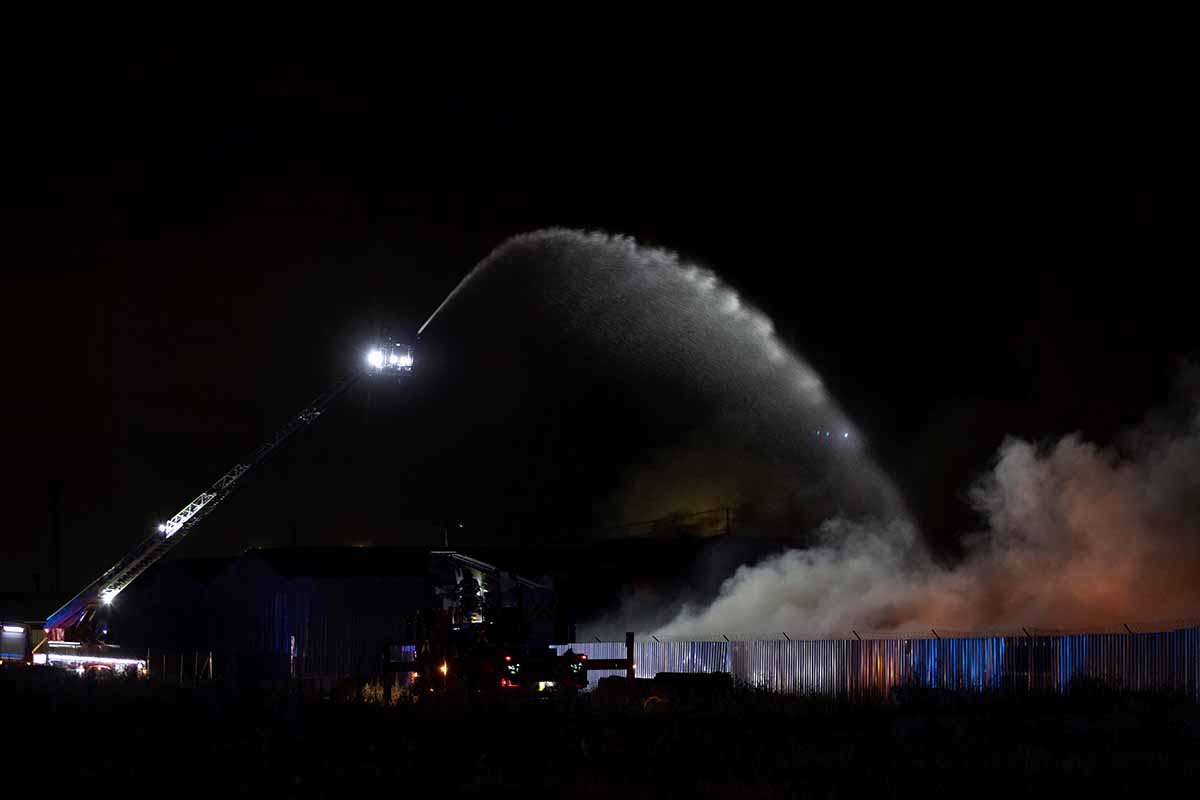 Labores de extinción del fuego de Yuncos por la noche