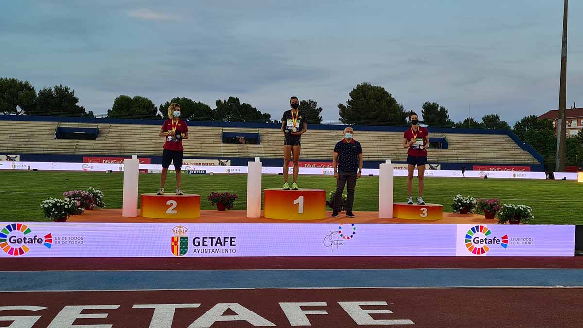 Irene Sánchez-Escribano, en lo más alto del podio en Getafe. Foto: RFEA