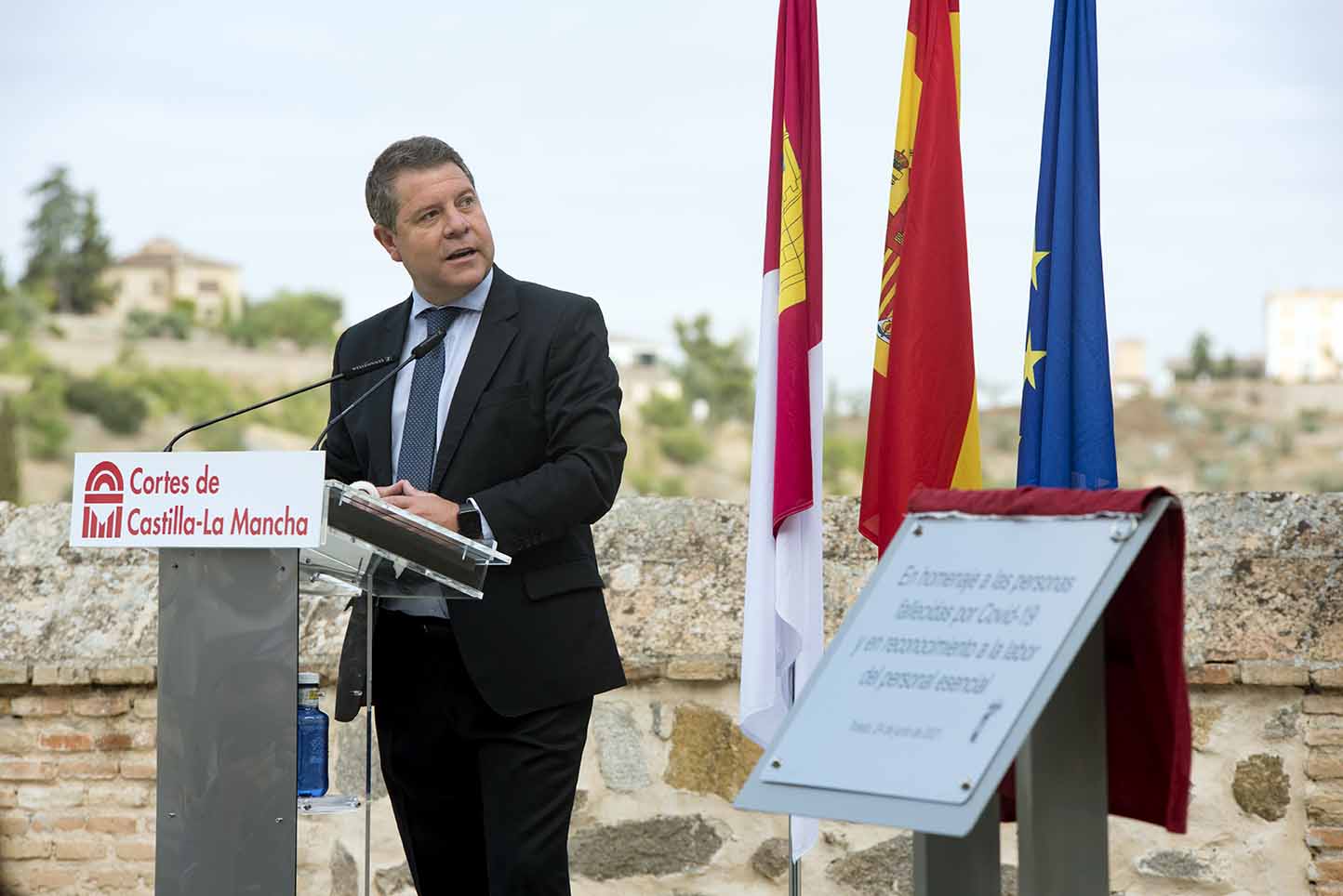 Emiliano García-Page ha recordado el dato de los días sin muertos en Castilla-La Mancha durante el acto de homenaje a las víctimas en las Cortes regionales. Foto: Rebeca Arango.