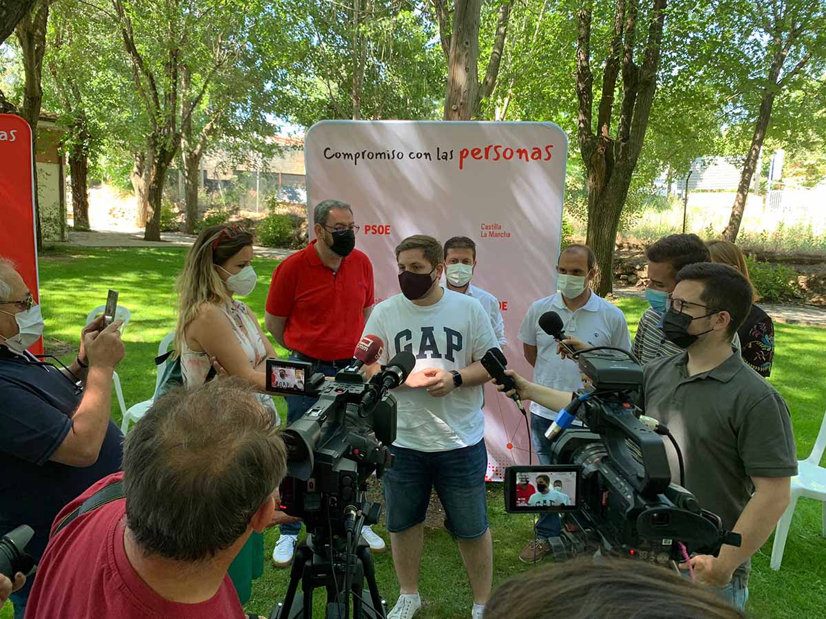 Nacho Hernando, en un acto socialista en Sacedón