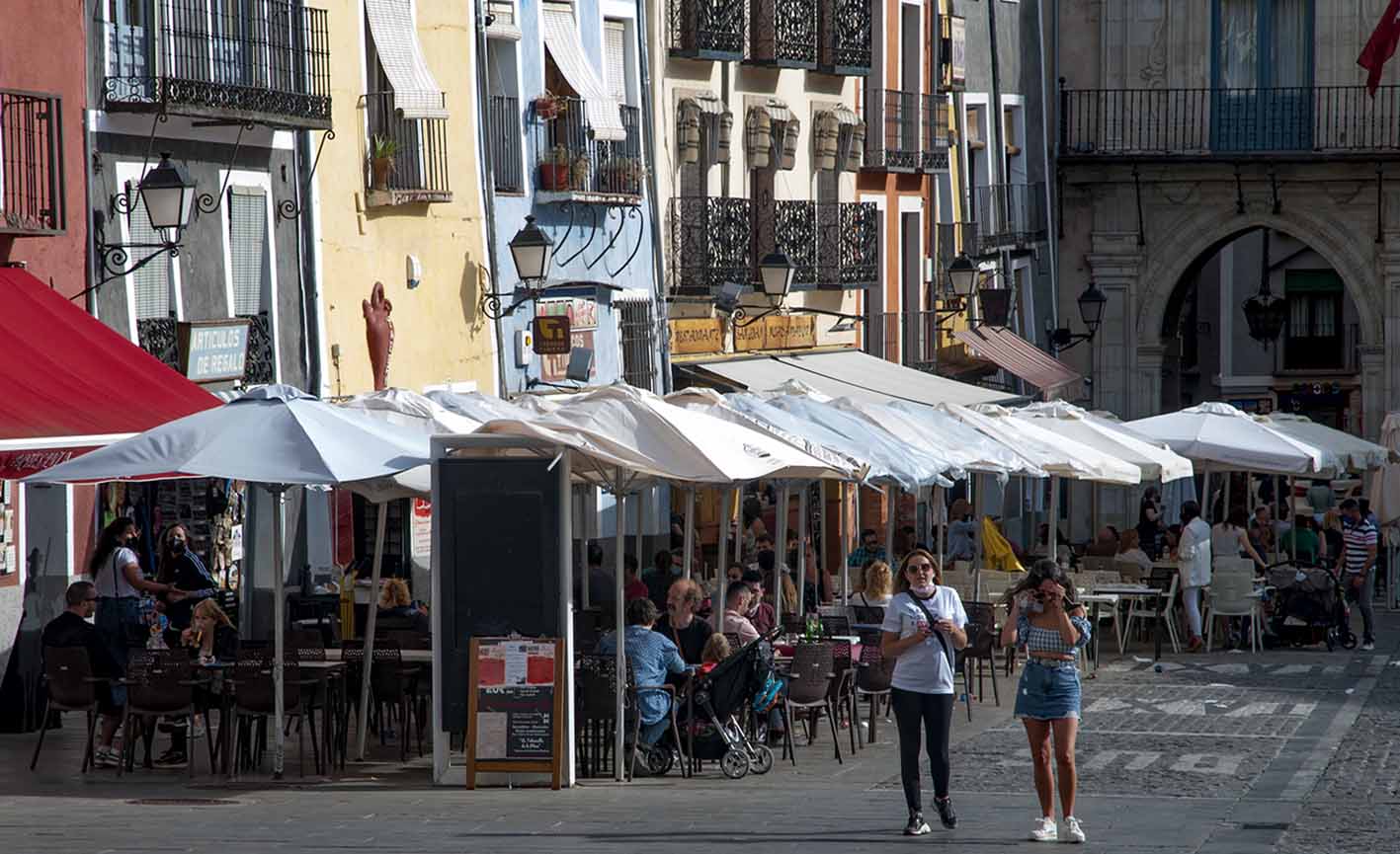 Terrazas en la Plaza Mayor de Cuenca.