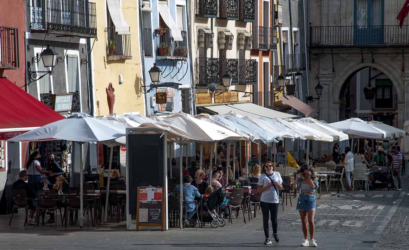 Terrazas en la Plaza Mayor de Cuenca.