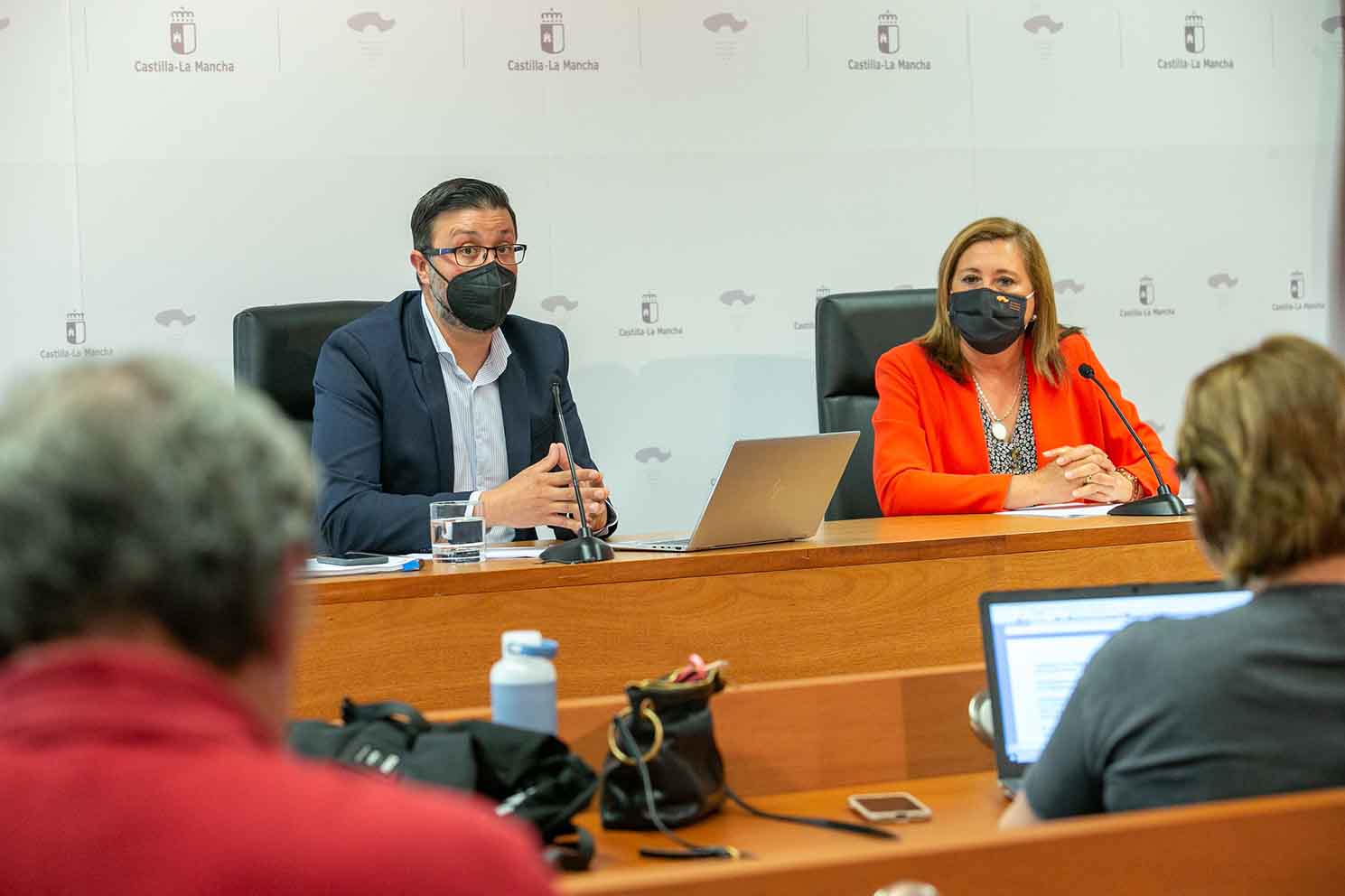 Amador Pastor y Rosana Rodríguez, viceconsejero de Educación y consejera de Educación, Cultura y Deportes.