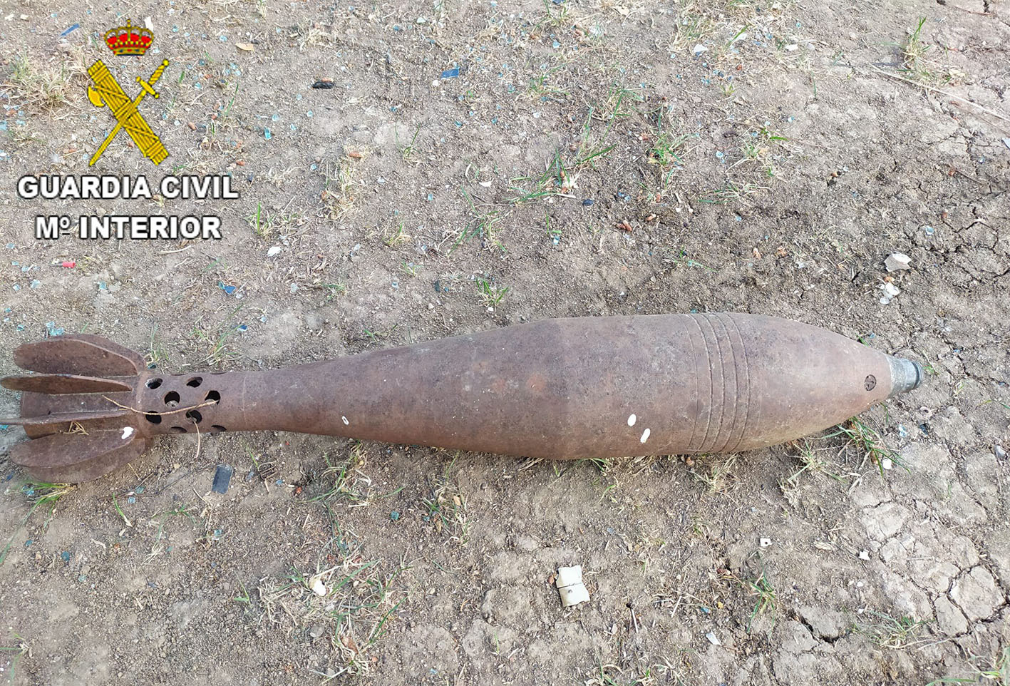 La granada de mano, de la Guerra Civil, fue encontrada en el interior de un armario que se iba a reciclar.
