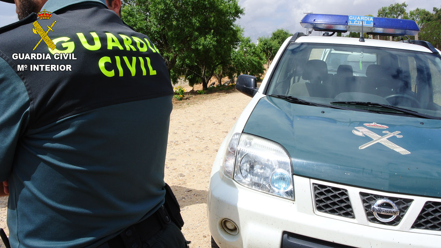 agente, guardia civil, coche guardia civil