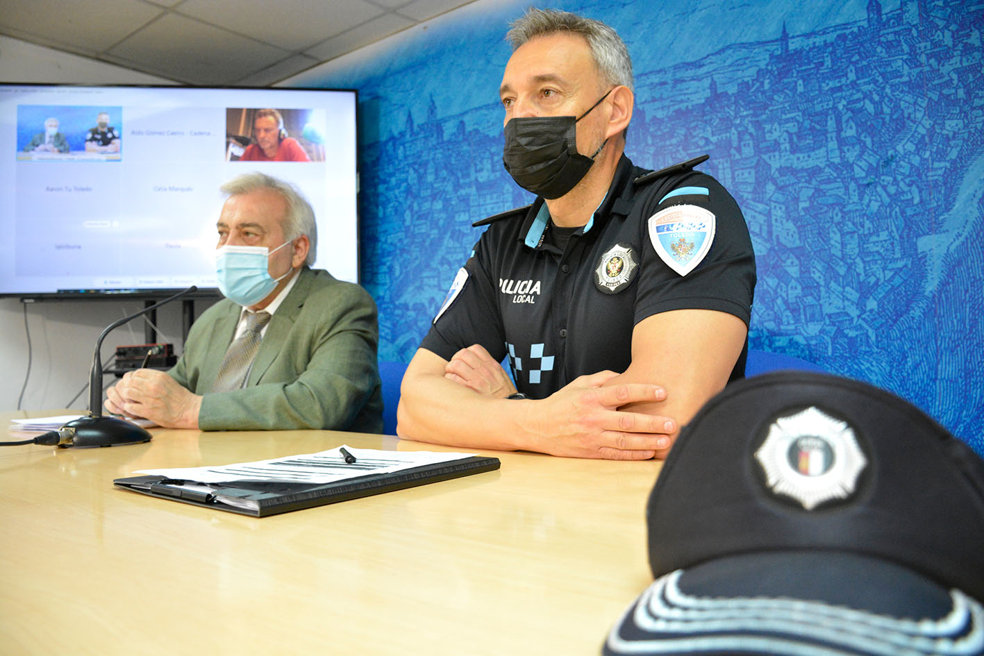 Juanjo Pérez del Pino, junto al inspector de Policía Miguel Fernández.