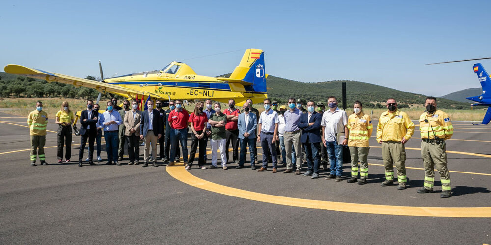 Page se ha mostrado muy crítico con los sindicatos de Geacam durante la inauguración de un nuevo aeródromo en Los Yébenes.