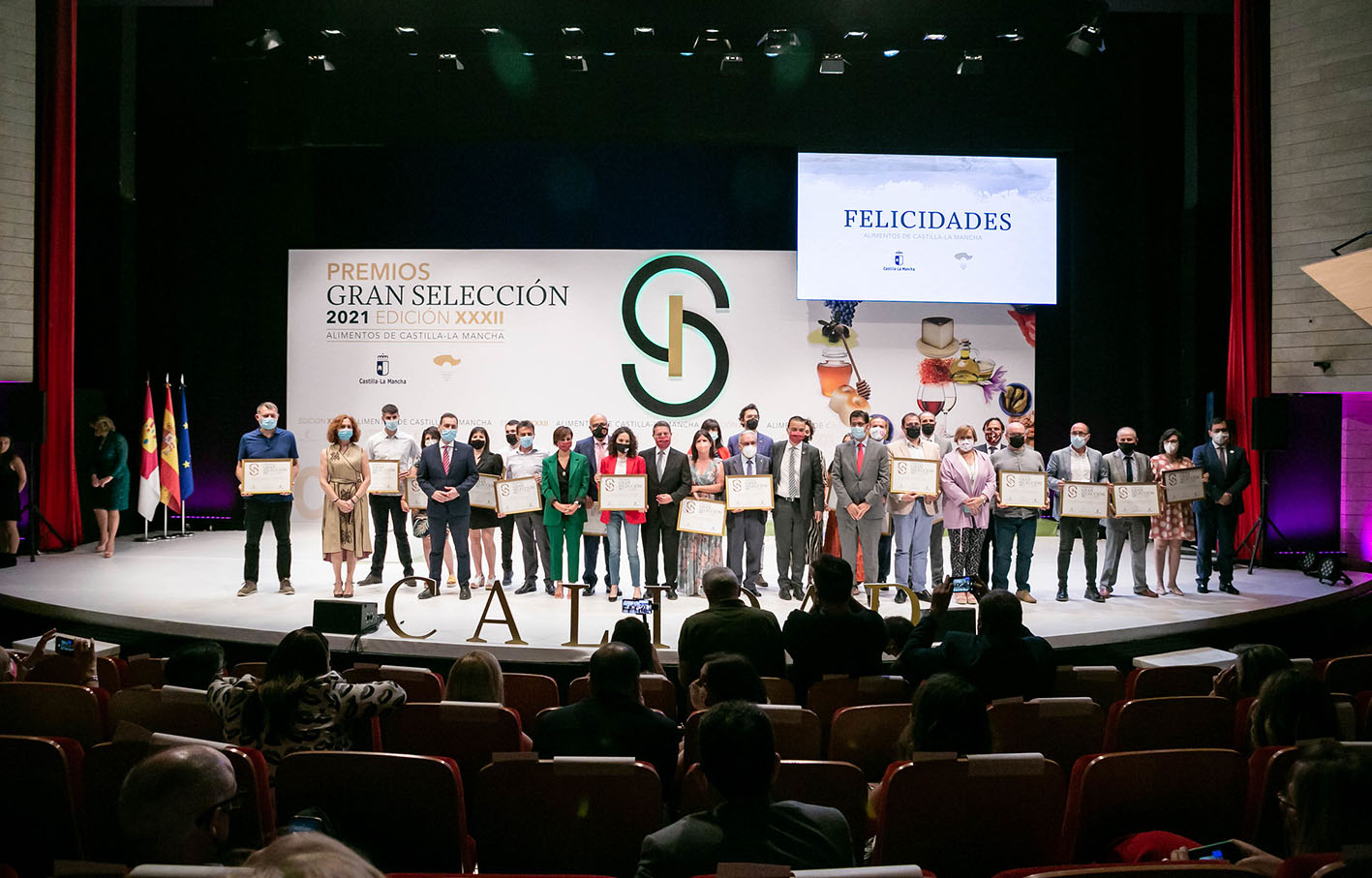 Todos los premiados en Gran Selección, junto a Page y el consejero de Agricultura, Francisco Martínez Arroyo.