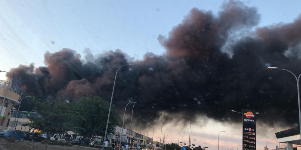 Tremendo el incendio en el polígono de Yuncos.