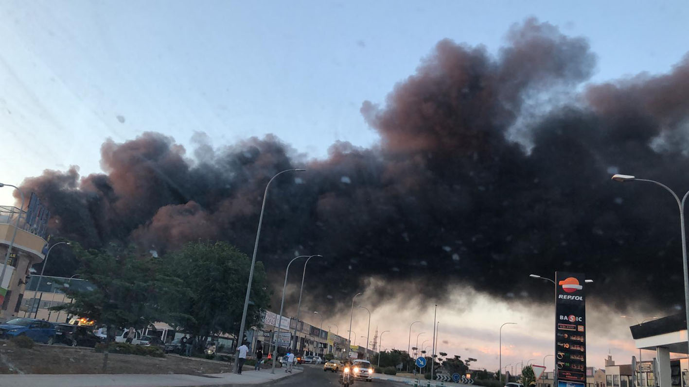 Tremendo el incendio en el polígono de Yuncos.