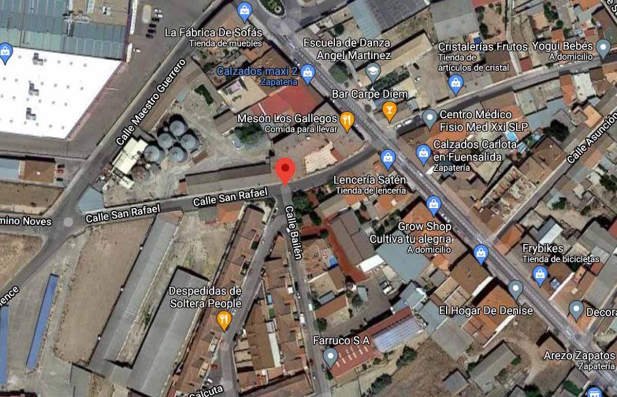 Calle San Rafael de Fuensalida, donde apareció herido de arma blanca un joven. Imagen: Google Maps