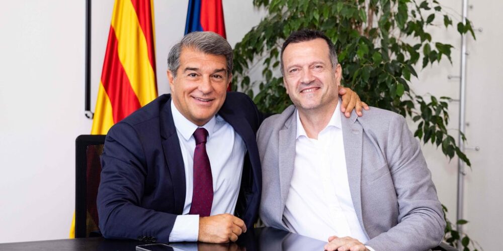 Presentación de Jesús Velasco como técnico del Barça Fútbol Sala junto con el presidente Joan Laporta.