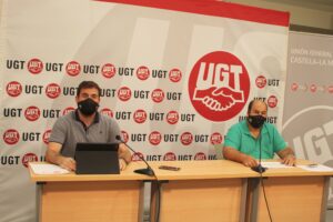 El secretario de Organización y Salud Laboral de UGT de Castilla-La Mancha, Javier Flores, el coordinador de la Oficina de Prevención de Riesgos Laborales de UGT, Justo Buendía.