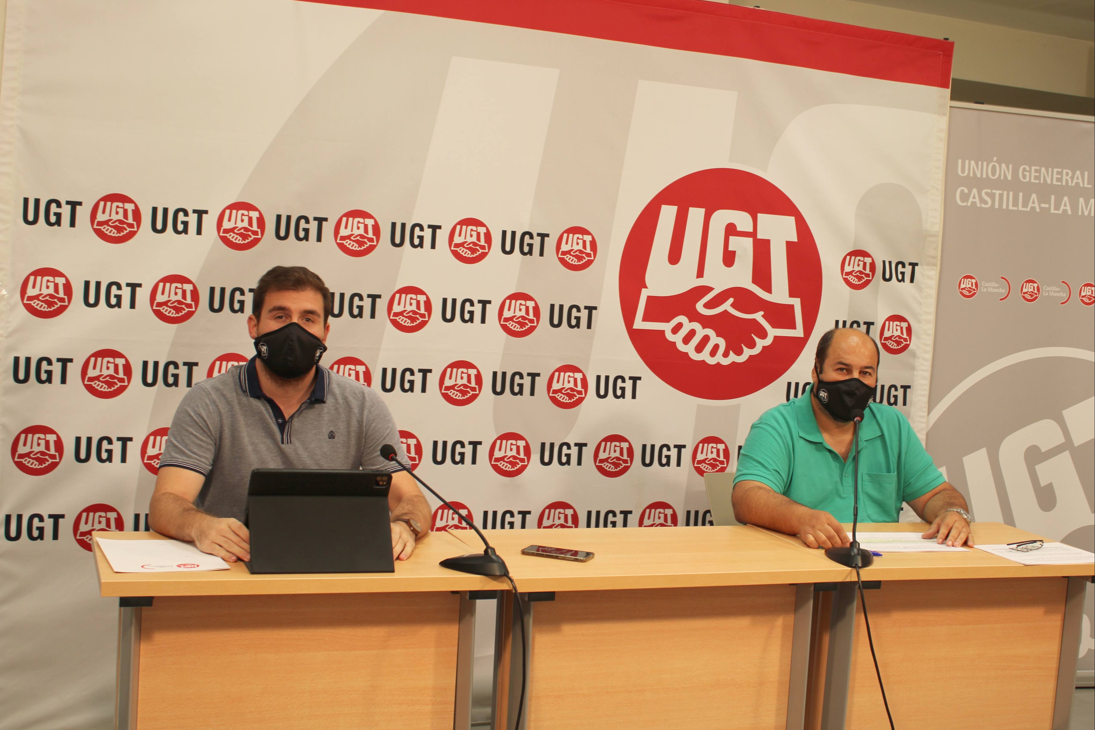 El secretario de Organización y Salud Laboral de UGT de Castilla-La Mancha, Javier Flores, el coordinador de la Oficina de Prevención de Riesgos Laborales de UGT, Justo Buendía.