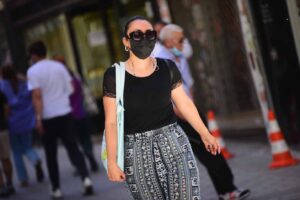 ¿Es momento de quitar las mascarillas en interiores?