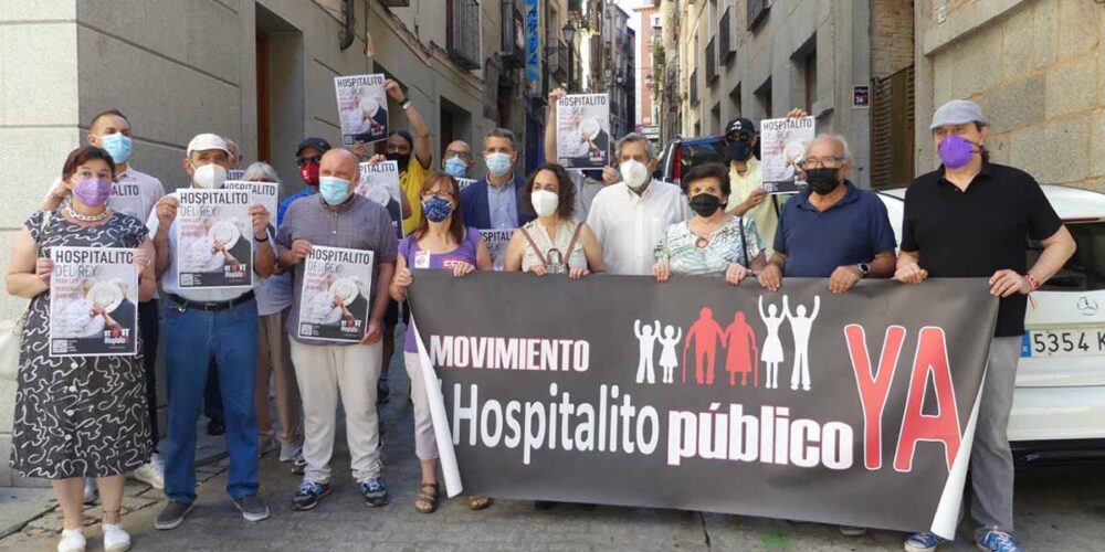 Miembros de la Plataforma Hospitalito Ya!!!, en plena protesta