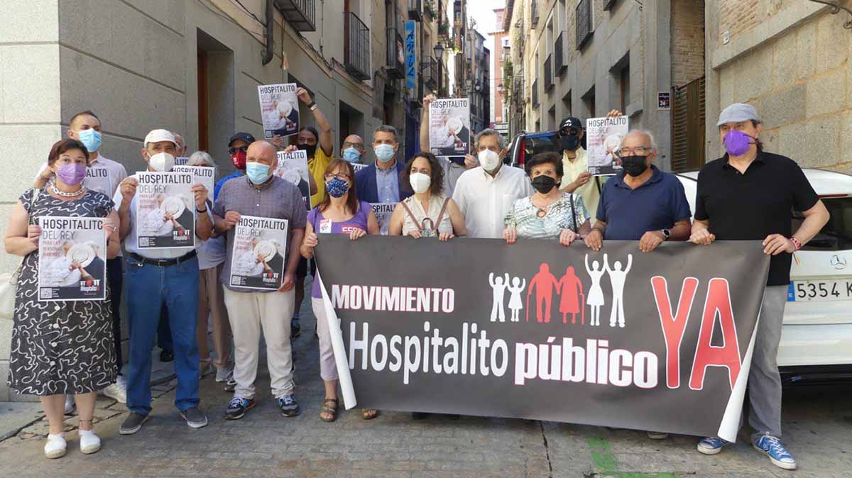 Miembros de la Plataforma Hospitalito Ya!!!, en plena protesta