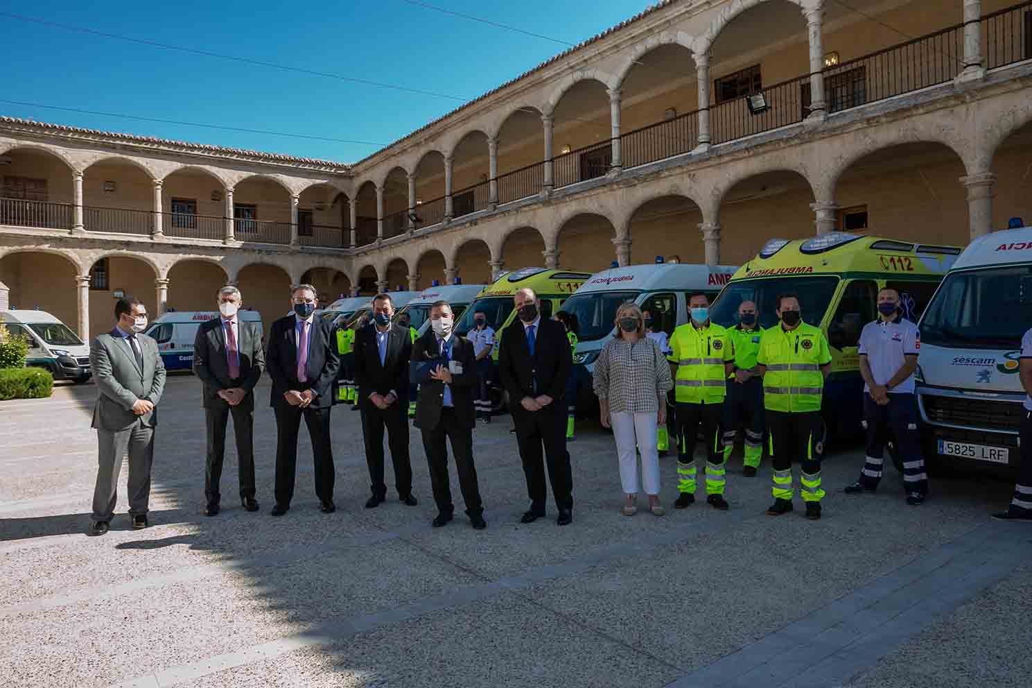 Presentación de las 13 nuevas ambulancias que prestarán servicio en la provincia de Toledo. rechaza la vacuna