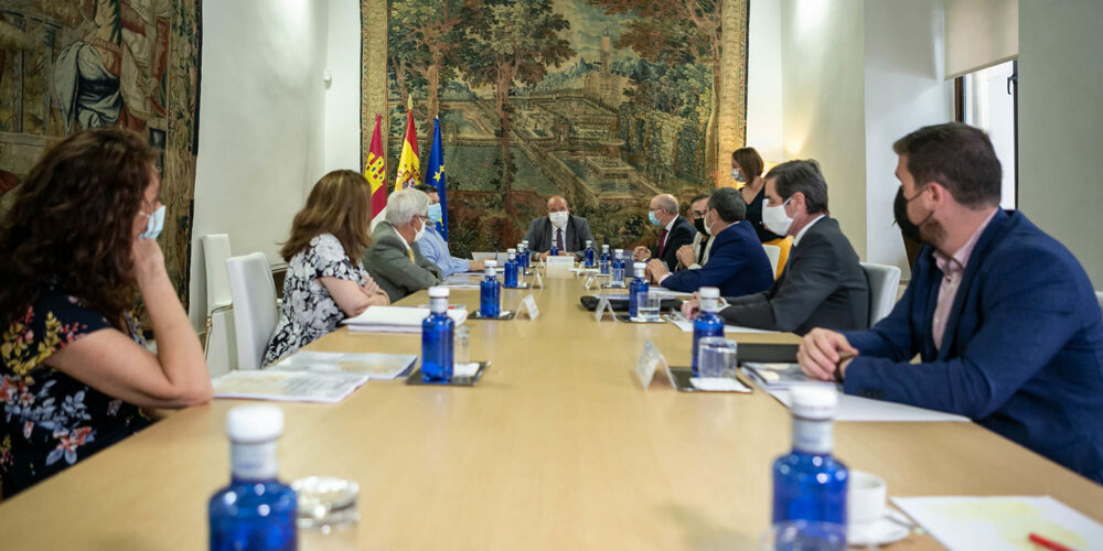 Martínez Guijarro preside la reunión con los agentes sociales firmantes del Pacto contra la Despoblación.