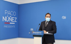 Paco Núñez, durante la rueda de prensa en la nueva sede del PP en Toledo.