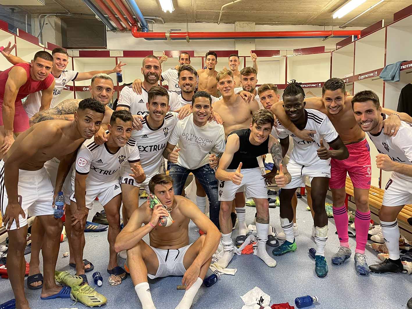 Jolgorio en los jugadores del Albacete después de ganar al Castellón. Foto: @Albacetebpsad