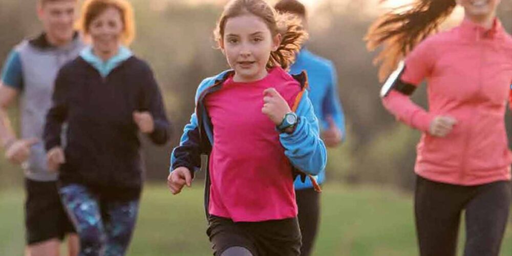 Cartel de la Asociación Española Contra el Cáncer para la carrera solidaria.