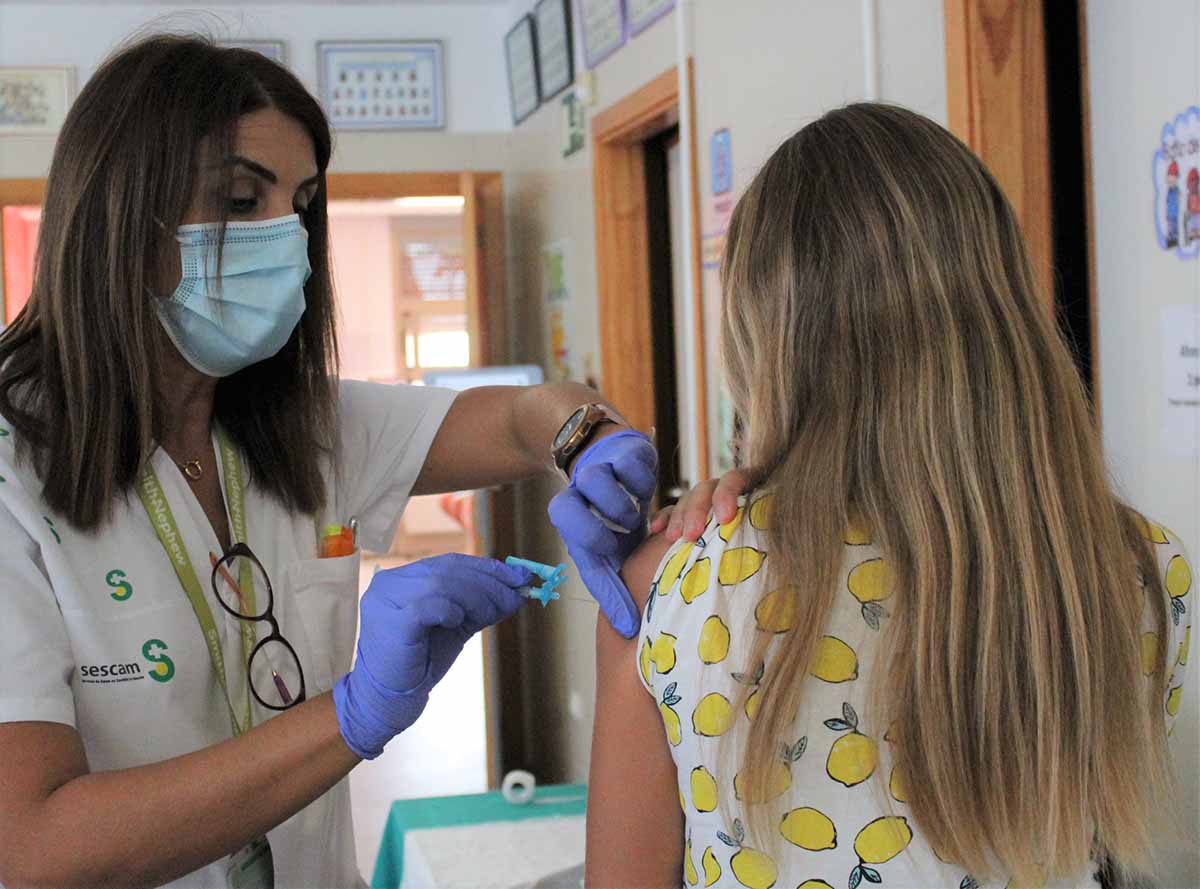 Será necesario acudir con la tarjeta sanitaria.