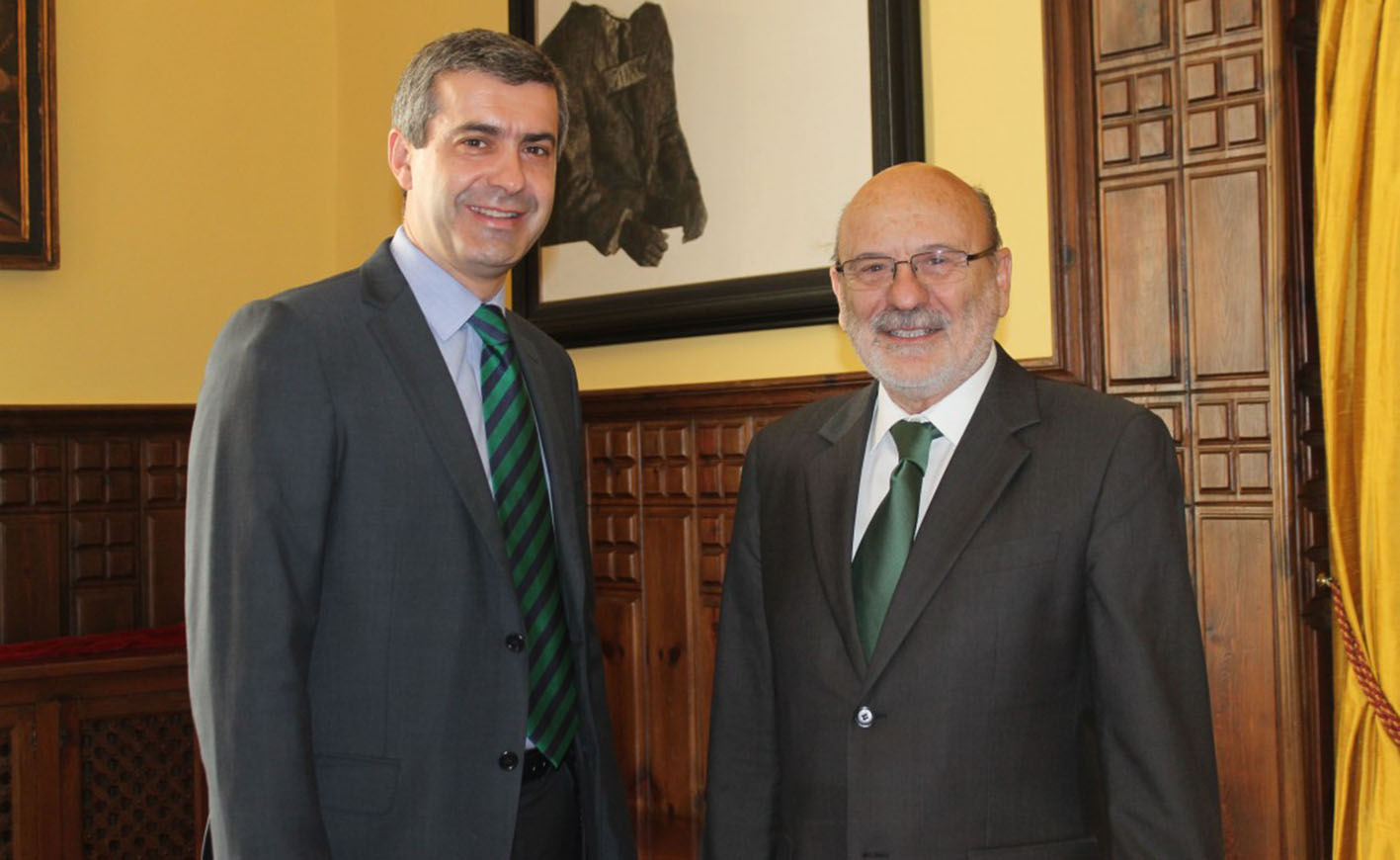 Álvaro Gutiérrez, presidente de la Diputación de Toledo; junto a Manuel Lanza, presidente del Banco de Alimentos de Toledo.