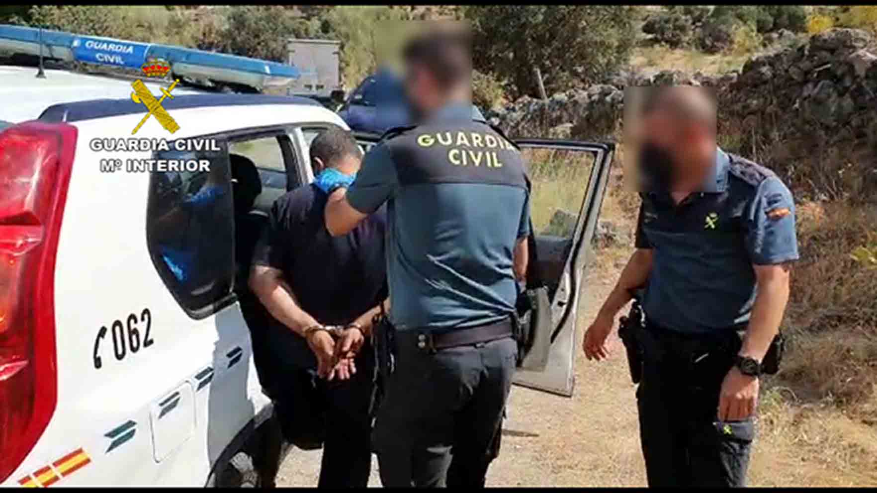 Imagen de una de las detenciones practicadas por la Guardia Civil.