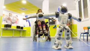 En la imagen, el robot que ayuda en la rehabilitación de los niños y niñas con lesiones medulares.